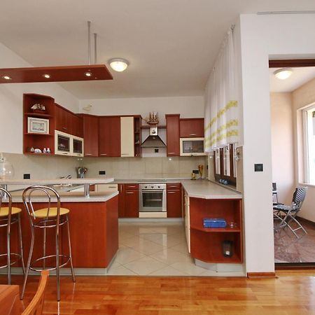 Polo Apartments Ровинь Экстерьер фото