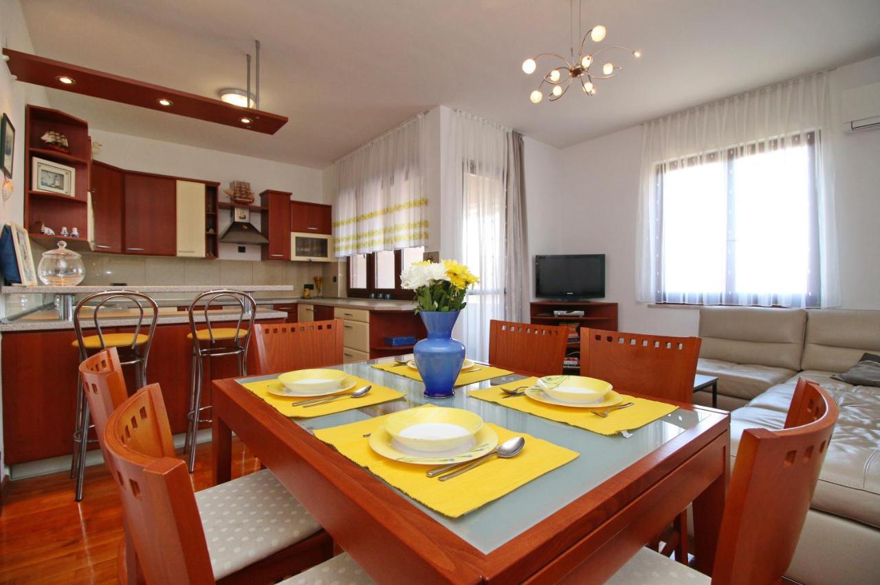 Polo Apartments Ровинь Экстерьер фото